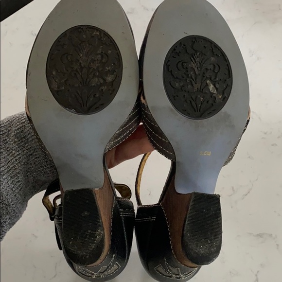 Bobbi Blu black leather heels with ankle straps - Picture 6 of 7